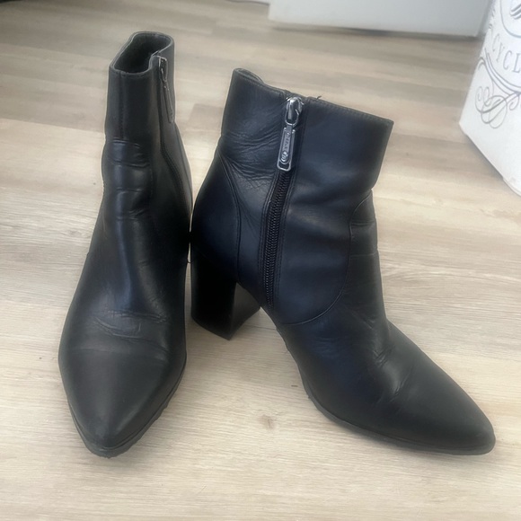 Black leather heeled booties - Picture 1 of 7